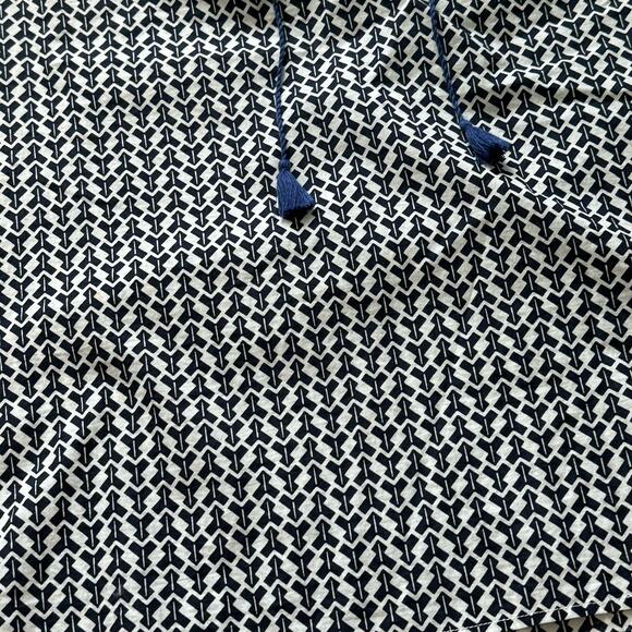 J Crew Embroidered Blue and White 100% Cotton Sleeveless Shirt-size 4 - Picture 2 of 9